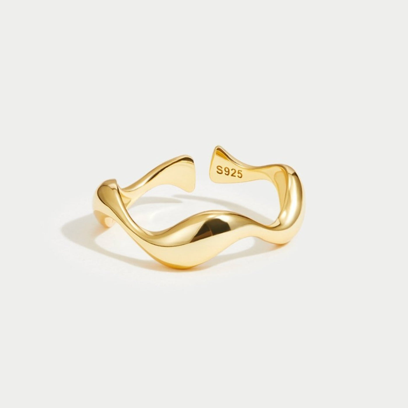 18K Gold Wave Ring - Beautiful Earth Boutique
