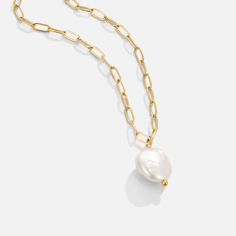 Huda Pearl Necklace