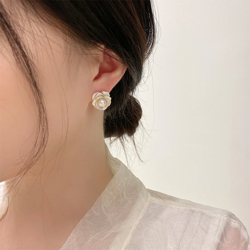 chanel flower pearl earrings