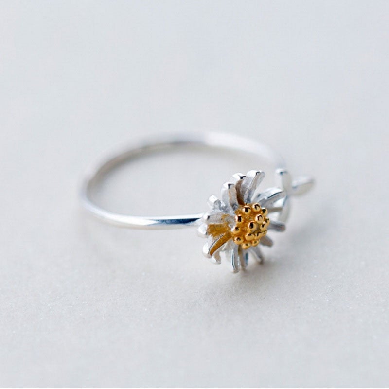 Blooming Daisy Flower Ring – Beautiful Earth Boutique